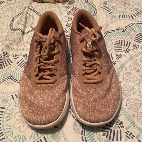 Nike Shoes - Nikes